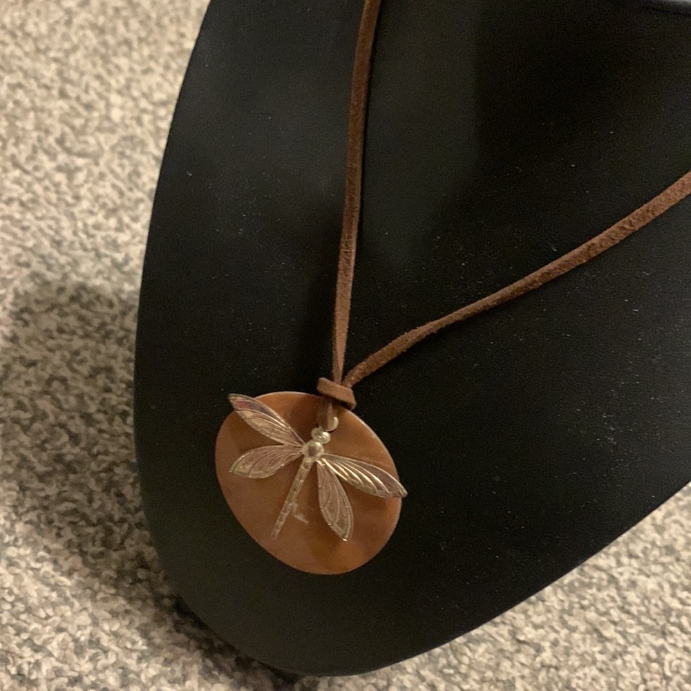 Dragonfly Brown Leather necklace - Picture 2 of 3